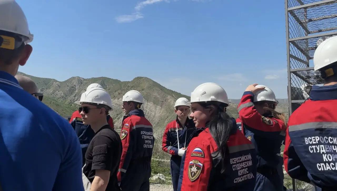 Добровольцы ВСКС познакомились с туристическими достопримечательностями Дагестана после завершения гуманитарной миссии